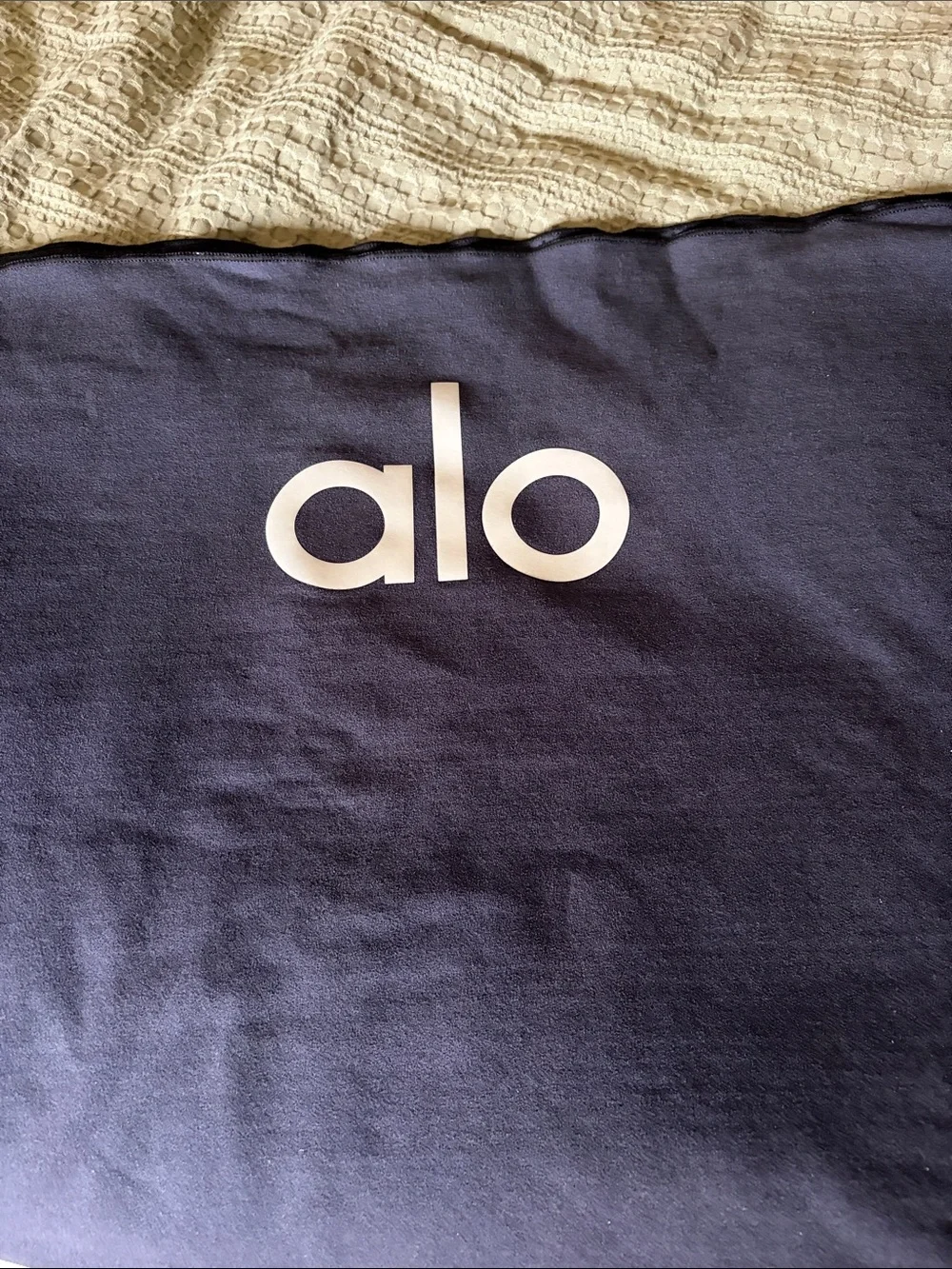 ALO Yoga Towel - Picture 1 of 2